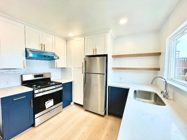 Building Photo - 544 Vista Mar Ave