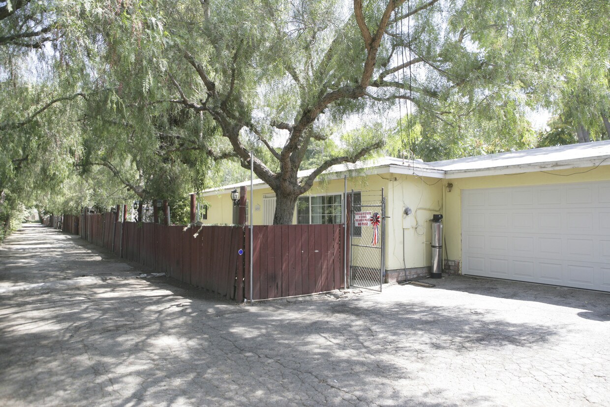 Foto del edificio - 14048-14050 Proctor Ave