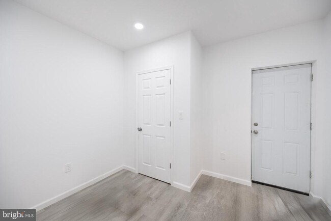 Foto del edificio - 948 Belmont Ave