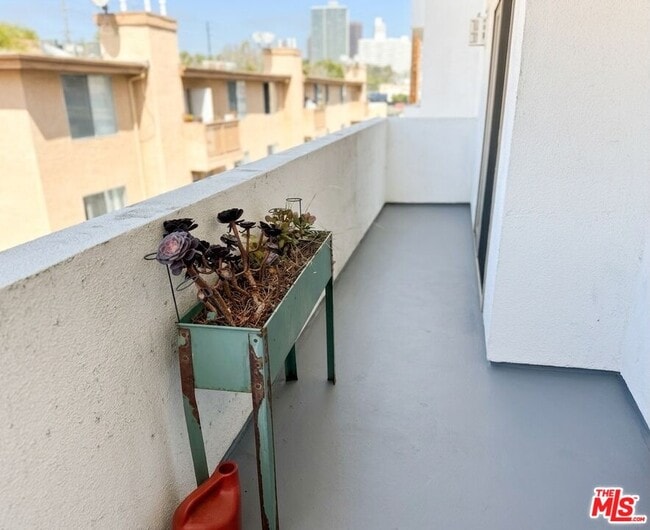 Foto del edificio - 1621 Barry Ave