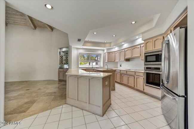 Building Photo - 7520 E Buena Terra Way
