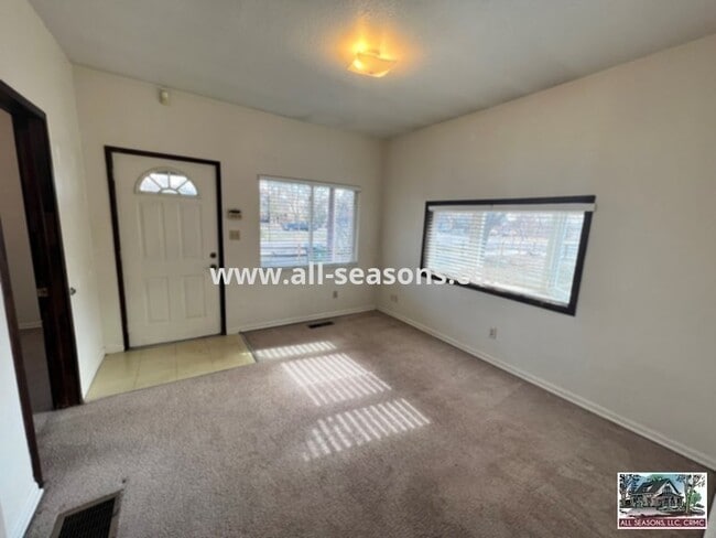 Foto del edificio - Centrally located one level charmer, located close to the Weidner Field and all that downtown Colora