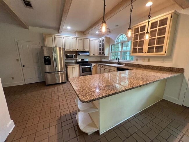 Building Photo - NE Acreage Home in Top School District