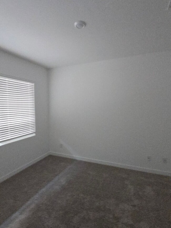 Building Photo - Newly built 3bed 2 bath townhome in mesa