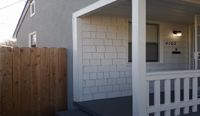 Building Photo - Cute Duplex off of Stockton Blvd