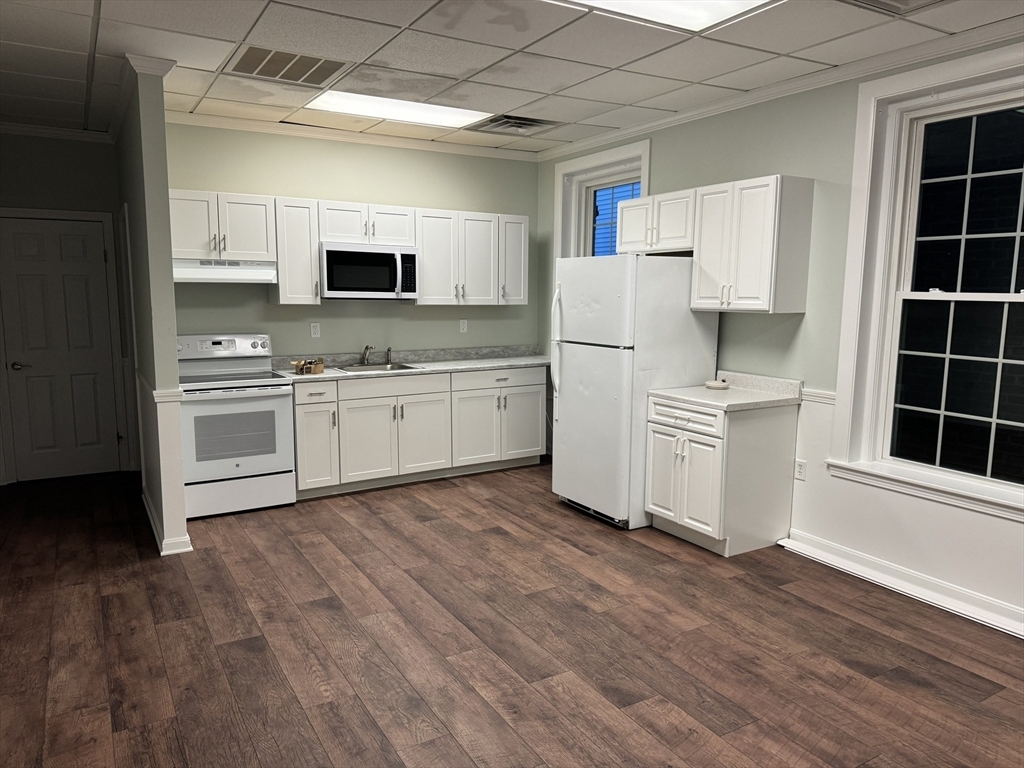 2 Main St Unit 2C, Plymouth, MA 02360 - Room for Rent in Plymouth, MA ...