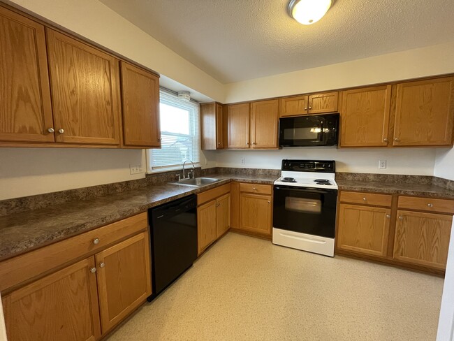 Kitchen - 5122 Old Zuck Rd