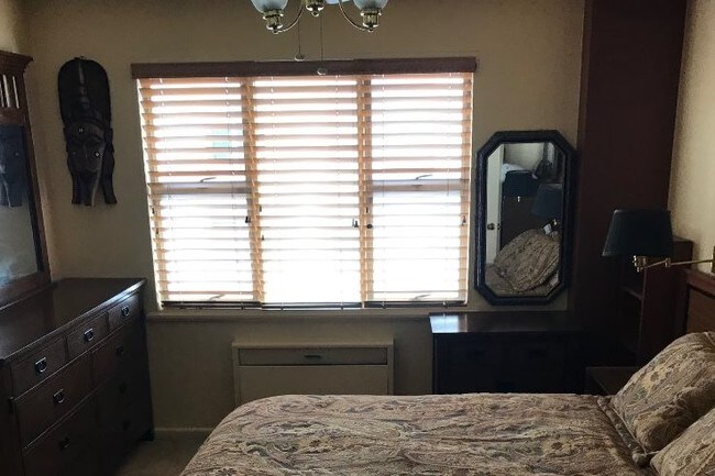 2 Dressers, Queen Bed, Ceiling Fan - 525 W 3rd Ave