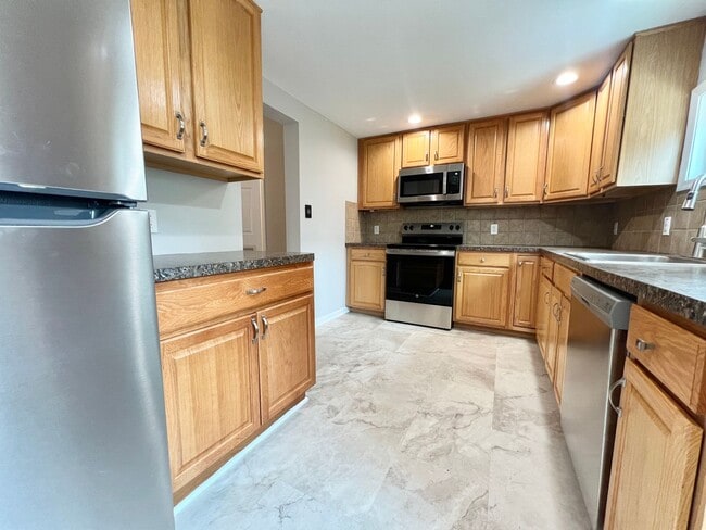 Building Photo - Phoenixville 3 Bedroom Home