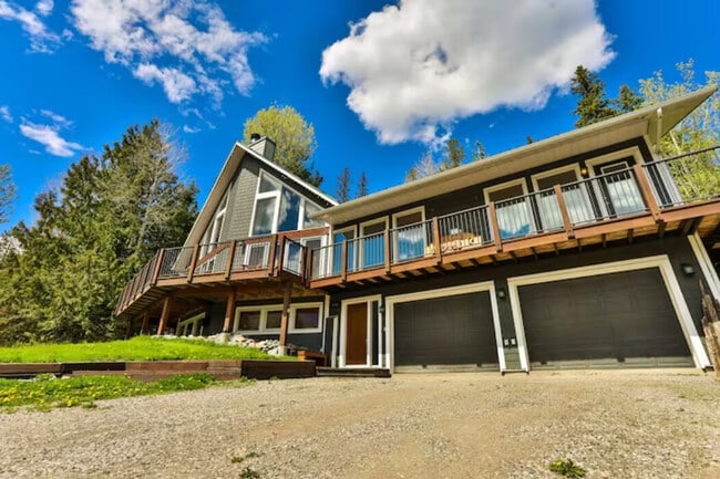 Building Photo - 4595 Alpine Way