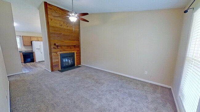 Building Photo - 178 Village Cir