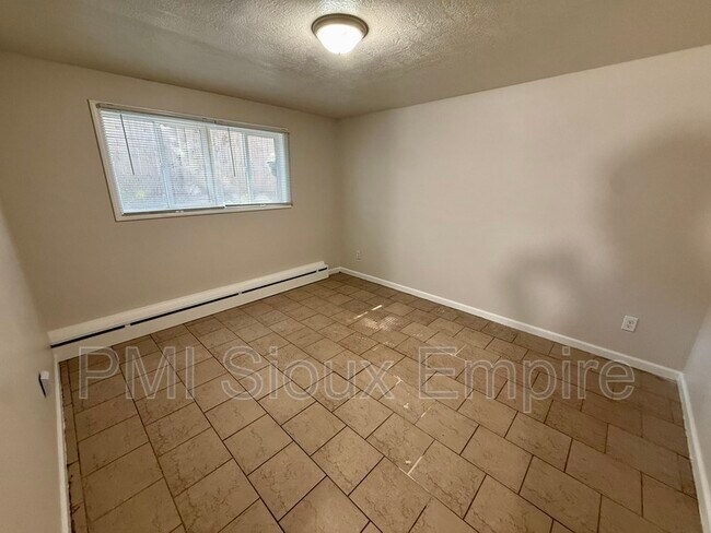 Foto del edificio - 705 W 18th St