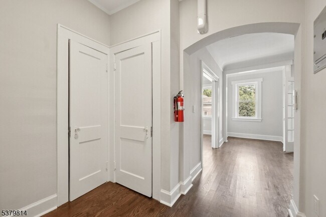 Foto del edificio - 166 Maplewood Ave
