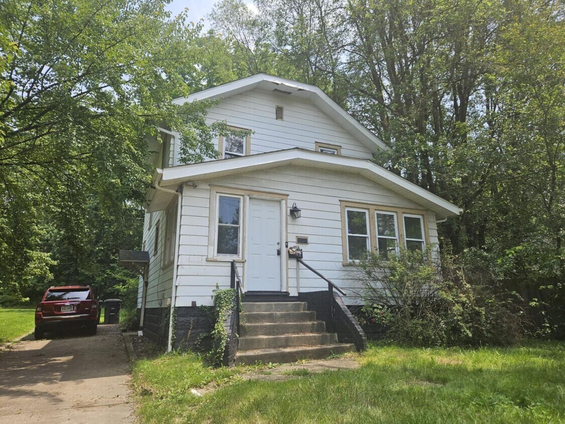 Foto principal - 669 Inman St