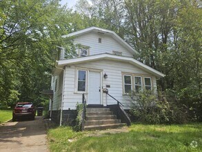 Building Photo - 669 Inman St