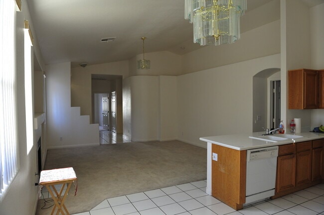 Foto del edificio - Fabulous Single Story in Peccole Ranch Gated Community!