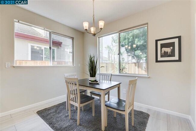 Foto del edificio - WONDERFUL SINGLE STORY DISCOVERY BAY CUL DE SAC LOCATION! COMPLETELY REMODELED HOME!!