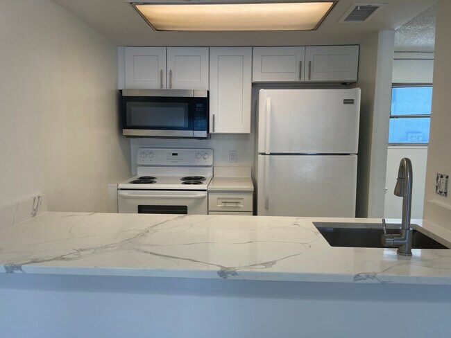Foto del edificio - 4861 W McElroy Ave
