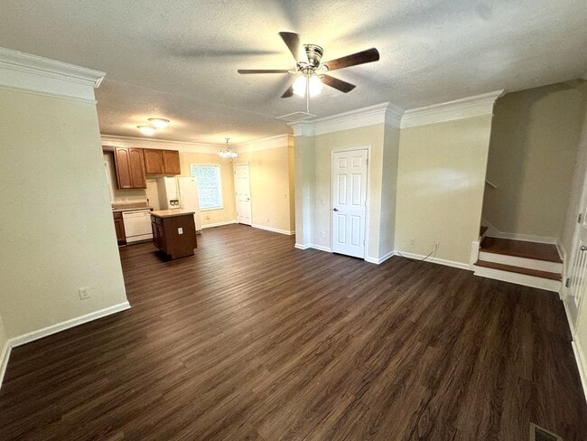 Building Photo - 4br House FOR RENT - less than 1 mile from...