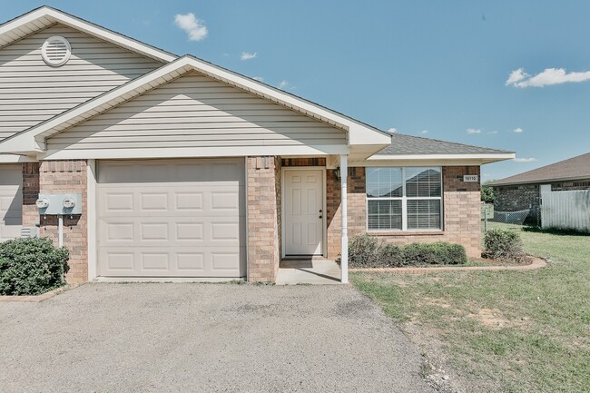 Building Photo - 16110/16112 Rolling Meadows Dr.