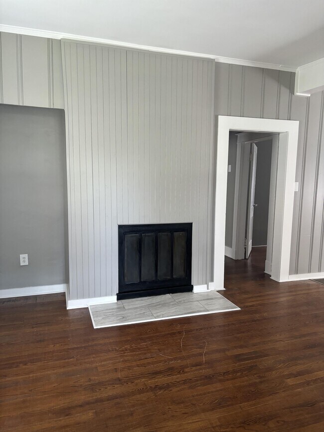 Building Photo - 2055 Evelyn Ave