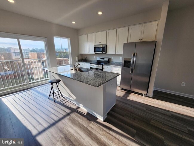 Building Photo - 114 Milburn Dr