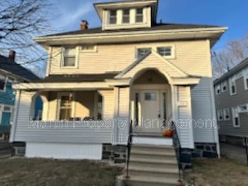 Photo - 24 Cushing st - 2