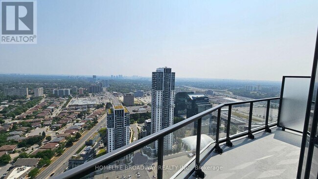 Photo du bâtiment - 325 Yorkland Blvd