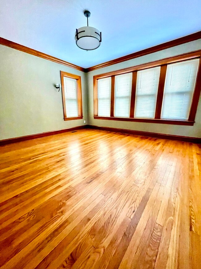 Building Photo - 3227 N Albany Ave