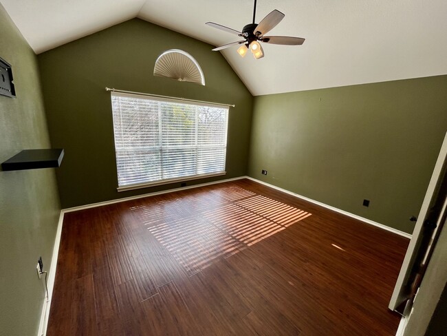 Building Photo - 5810 Spring Sq