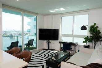 Building Photo - 1900 N Bayshore Dr