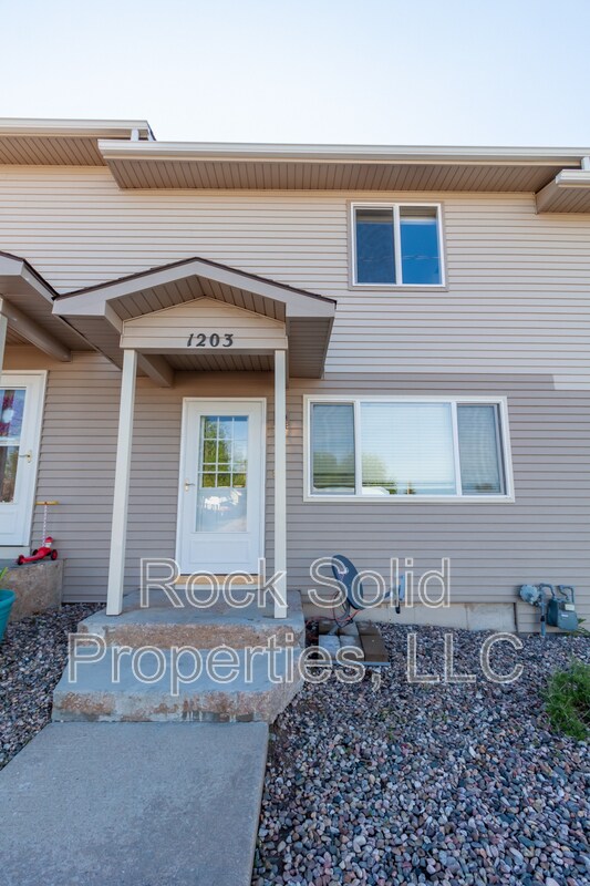 Building Photo - 1203 Crook Ave