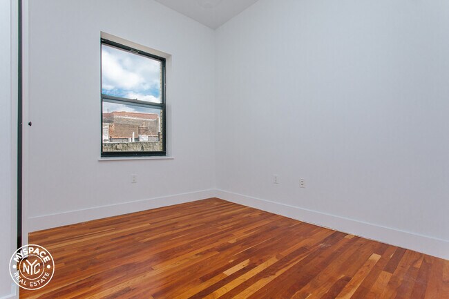 Foto del edificio - 180 Bainbridge St.