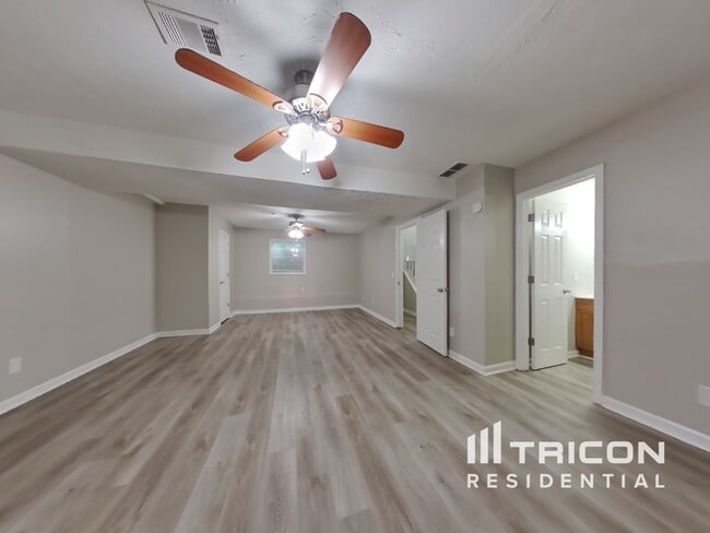Building Photo - 305 Denae Ct