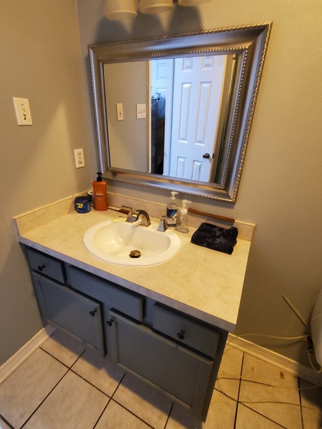 Bathroom - 204 Parkway North Dr