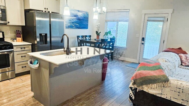Building Photo - 213 Whitewater Dr