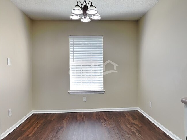 Building Photo - 223 Longleaf Cir