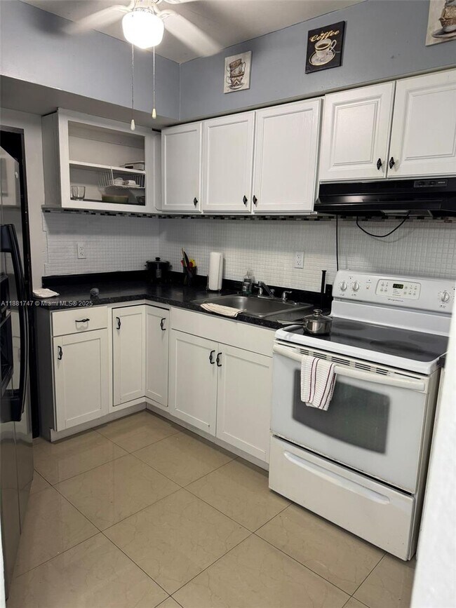 Foto del edificio - 1701 NE Miami Gardens Dr
