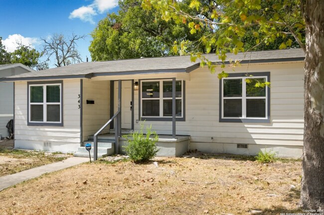 Foto del edificio - Charming 3-Bedroom Home in Coliseum-Willow Park