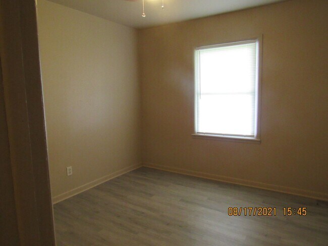 Foto del edificio - Great Home located close to shopping, rest...