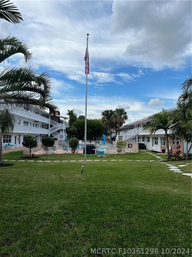 Foto del edificio - 228 Hibiscus Ave