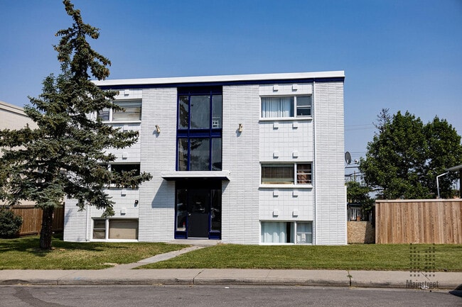 Building Photo - Westbrook Mallside Apartments