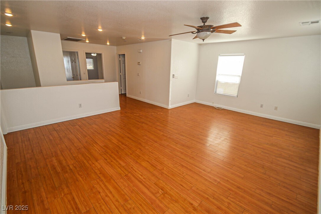 Foto principal - 132 Cadrow Castle Ct