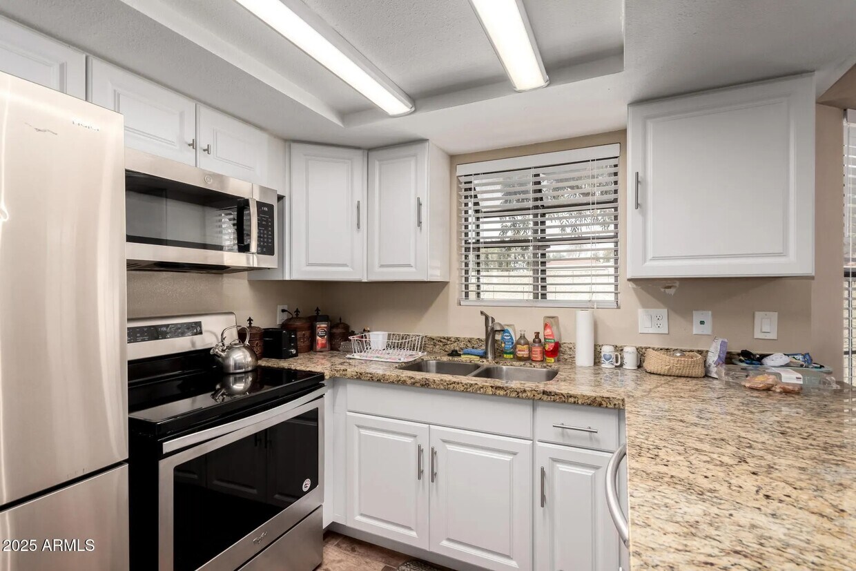 Foto principal - 820 W University Dr