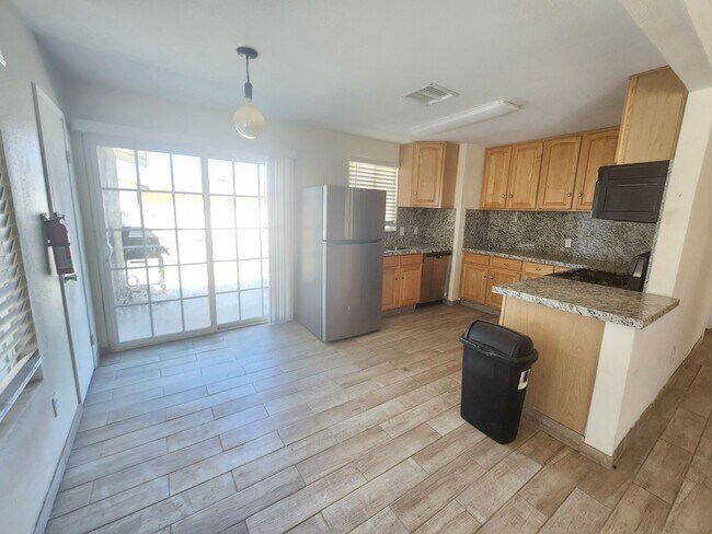 Building Photo - 2 Bedroom Home in Downtown 29 Palms