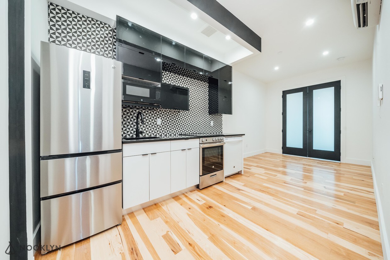 Foto principal - 1048 Manhattan Ave
