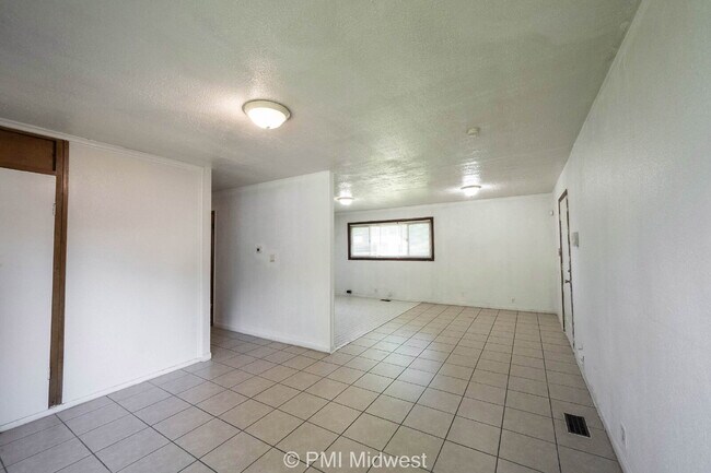Foto del edificio - Charming 3-Bedroom Gem in Indianapolis