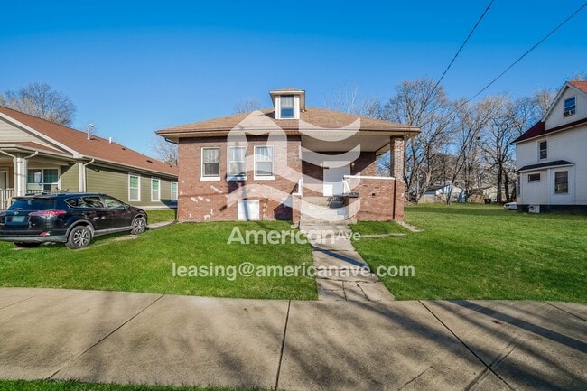 Building Photo - 717 E La Salle St