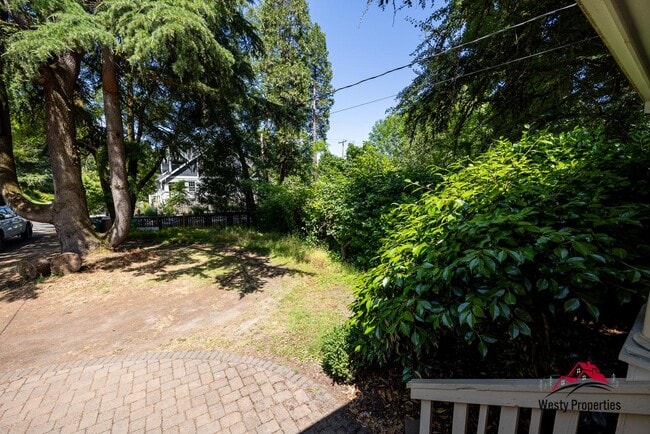 Building Photo - 7548 SW 35th Ave