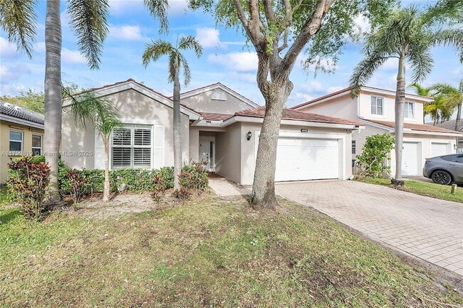 Foto del edificio - 4945 SW 34th Terrace